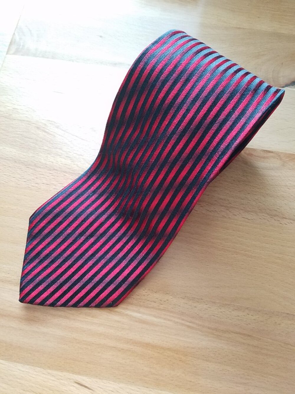 Guy Laroche 100% Silk Necktie Black Red Diagonal Striped Made in Canada